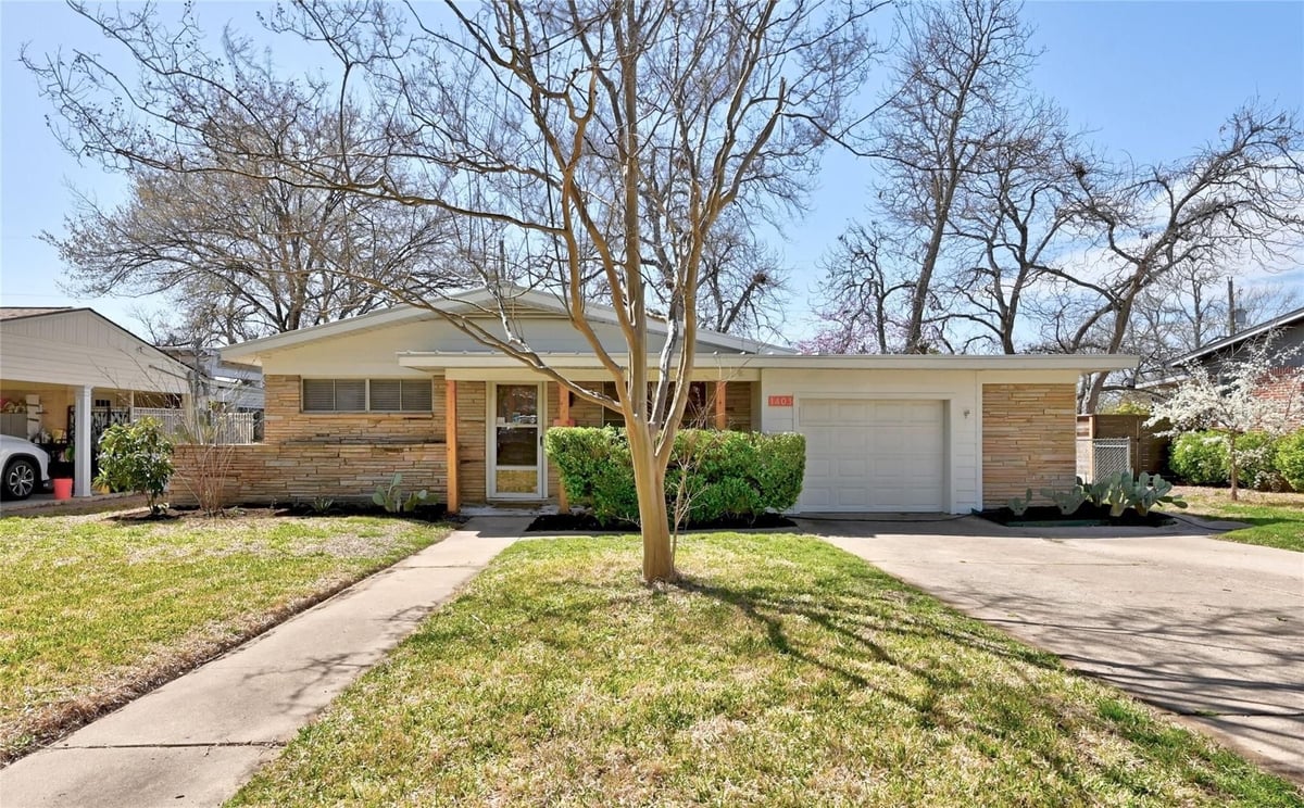 1403 Ridgemont Dr - Sold by Keenan Group