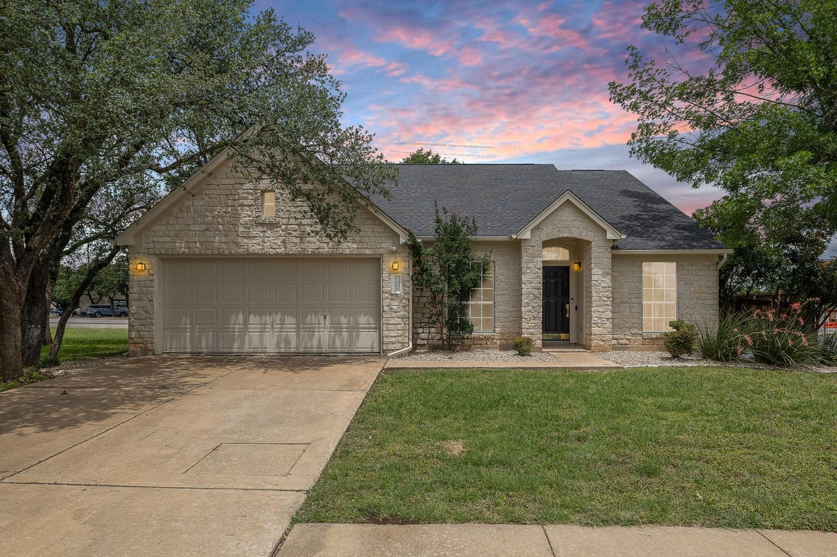 View 1000 Woodview DR in Thousand Oaks Sec 1 1000 Woodview DR - front exterior - Luxury home in Thousand Oaks Sec 1, Georgetown, TX