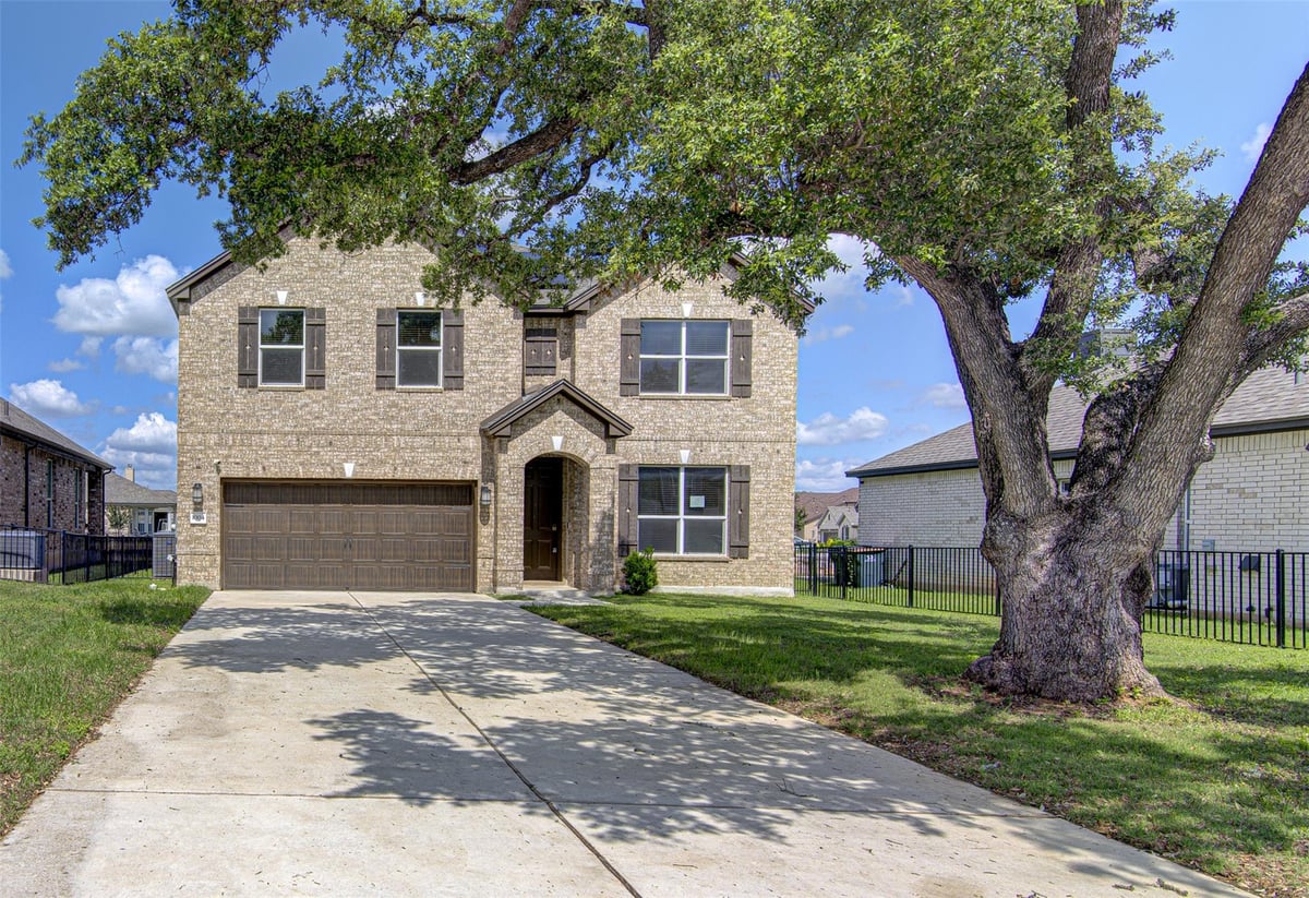 View 1004 Desaix Dr in Oakmont 1004 Desaix Dr - front exterior - Luxury home in Oakmont, Georgetown, TX