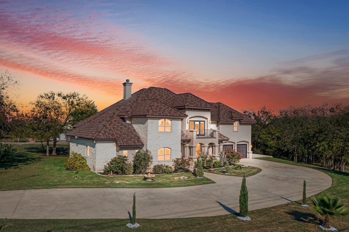 View 104 Spring Valley ST in Selman Sub 104 Spring Valley ST - front exterior - Luxury home in Selman Sub, Hutto, TX