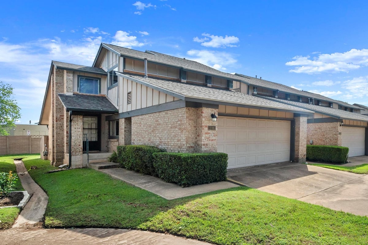 View 1046 Verbena Dr Unit #1474 in Villas Anderson Mill Condos Unit 1054A Bl 1046 Verbena Dr Unit #1474 - front exterior - Luxury home in Villas Anderson Mill Condos Unit 1054A Bl, Austin, TX
