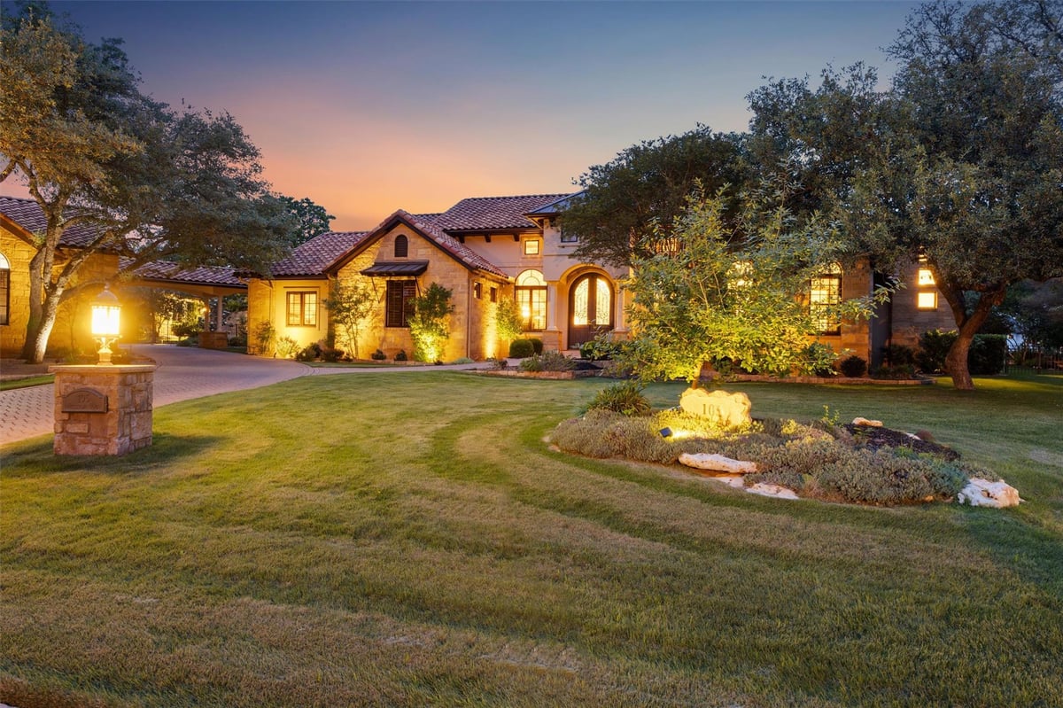 View 105 Pitchstone Cv in Cimarron Hills Ph 2 Sec 2 105 Pitchstone Cv - front exterior - Luxury home in Cimarron Hills Ph 2 Sec 2, Georgetown, TX