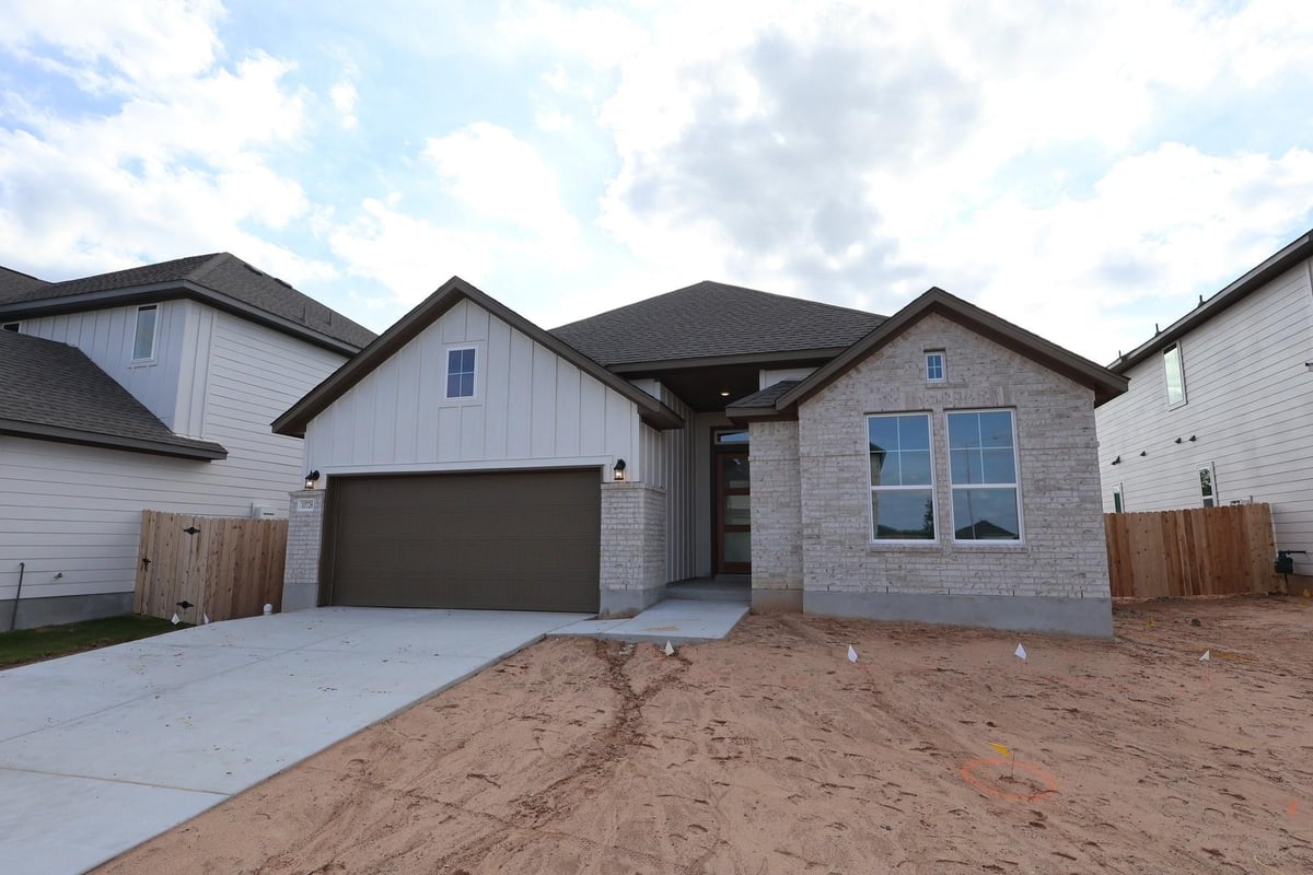 10728 Worth Lane - front exterior - Luxury home in Lagos Reserve, Manor, TX
