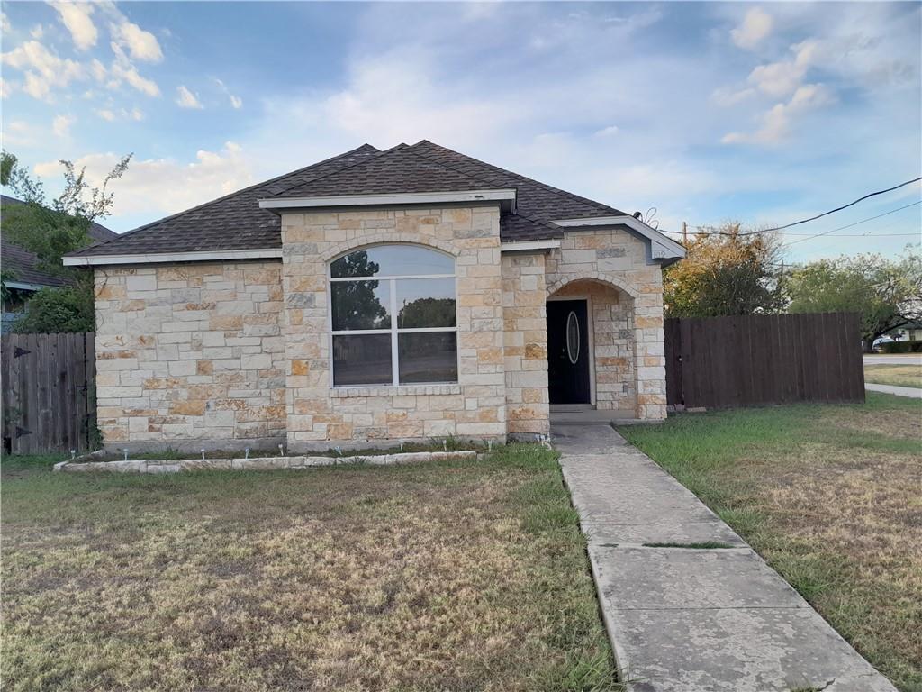 View 109 E Wheeler St S in Manor Town 109 E Wheeler St S - front exterior - Luxury home in Manor Town, Manor, TX