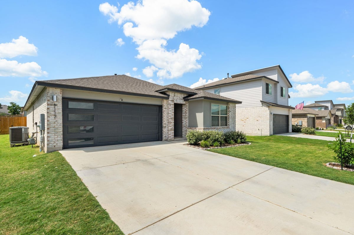 1117 Tipton ST - front exterior - Luxury home in Tres Tierras, Georgetown, TX