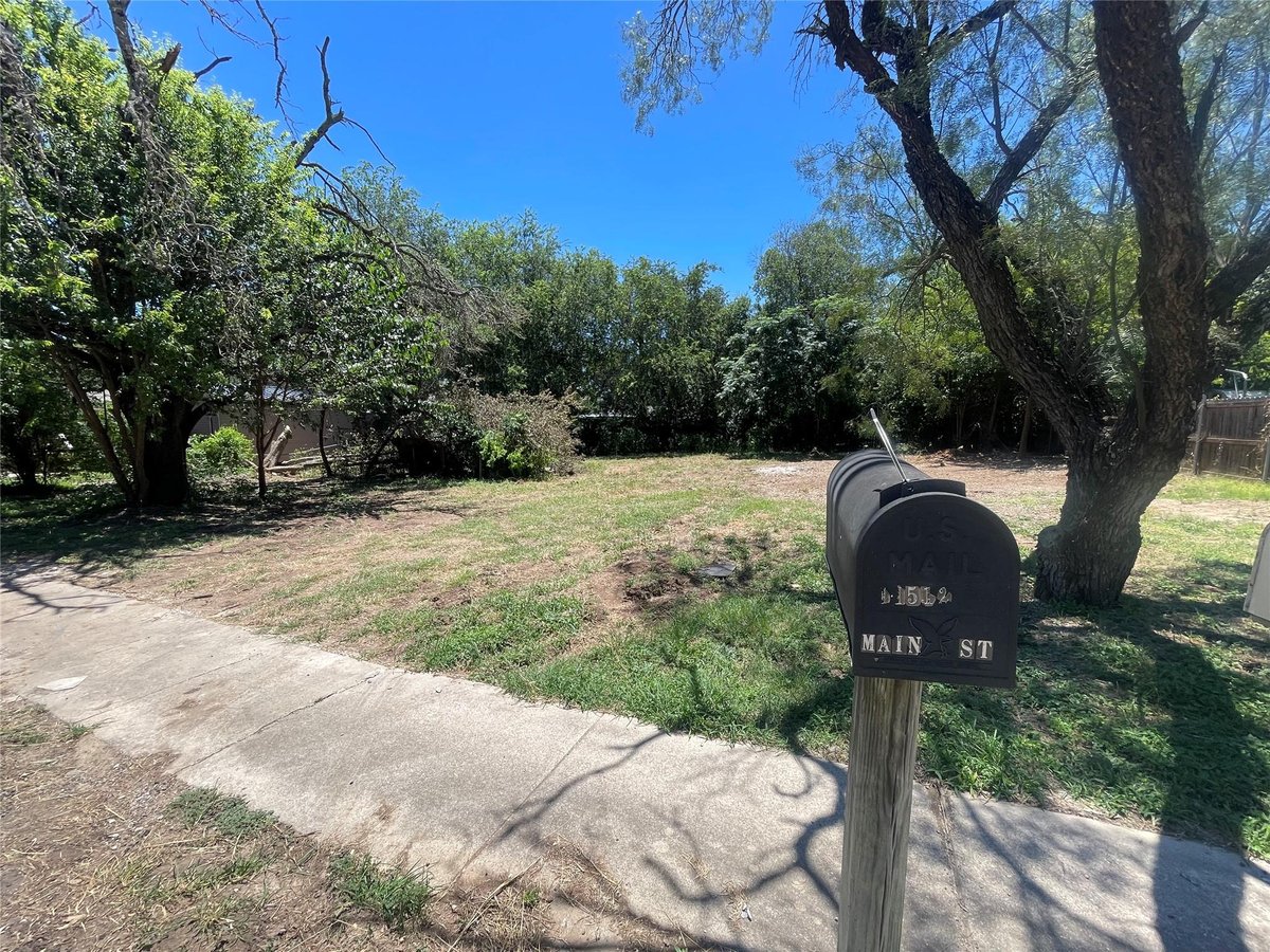 View 11512 Main St in Jonestown Hills 11512 Main St - front exterior - Luxury lot in Jonestown Hills, Jonestown, TX