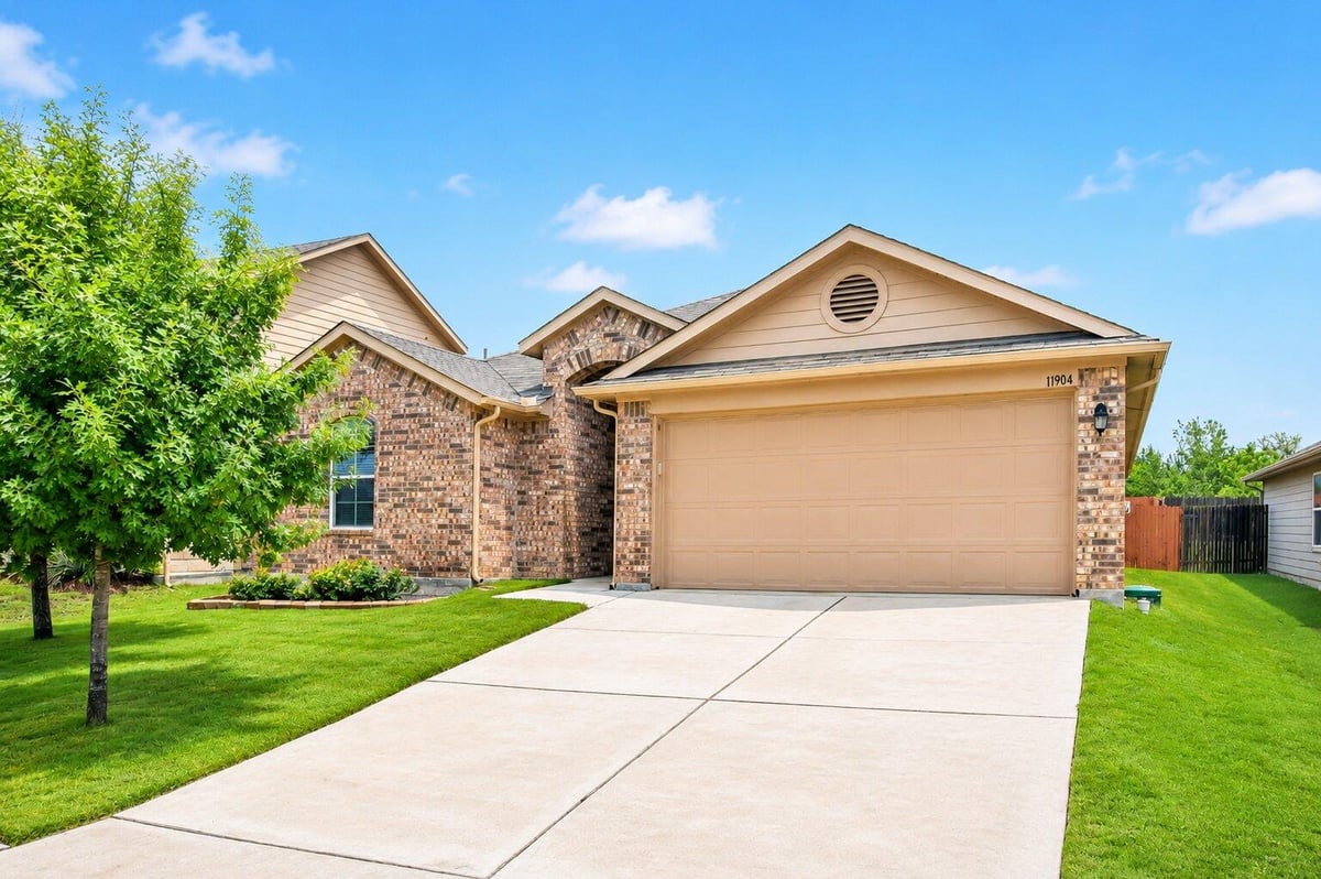 View 11904 Jamie DR in Stonewater Ph 2 11904 Jamie DR - front exterior - Luxury home in Stonewater Ph 2, Manor, TX