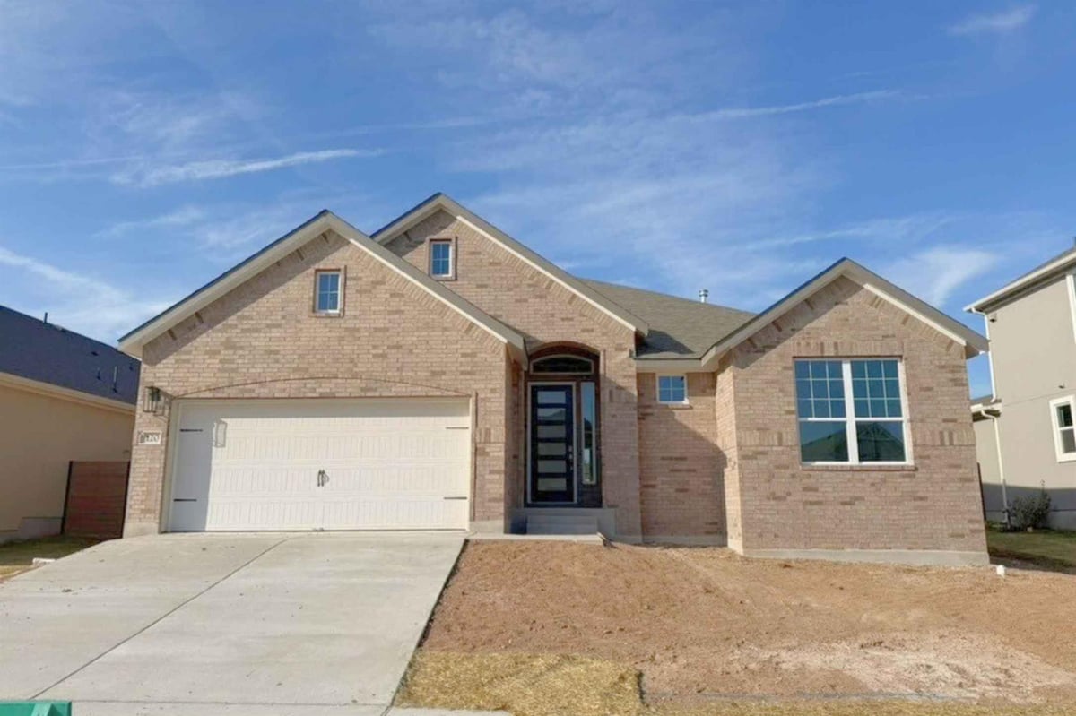 120 Alistair DR - front exterior - Luxury home in Highland Village, Georgetown, TX