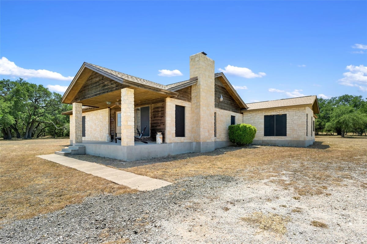 View 120 Craigen Rd in Manlove 120 Craigen Rd - front exterior - Luxury home in Manlove, Liberty Hill, TX