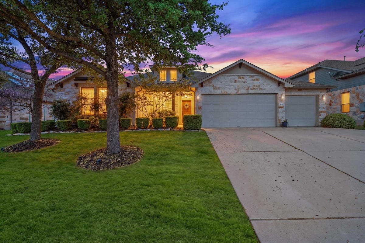 120 Florenz Ln - front exterior - Luxury home in Rancho Sienna Sec 1, Georgetown, TX