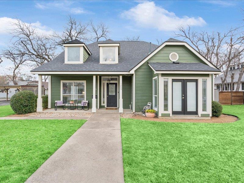 View 1205 S Main ST in Morrow Add 1205 S Main ST - front exterior - Luxury home in Morrow Add, Georgetown, TX