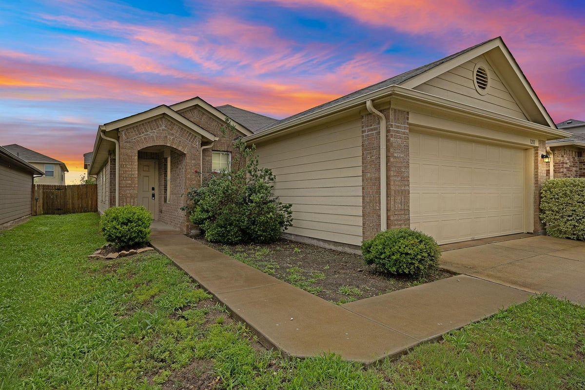View 12111 Stoneridge Gap Ln in Stonewater Ph 3 12111 Stoneridge Gap Ln - front exterior - Luxury home in Stonewater Ph 3, Manor, TX