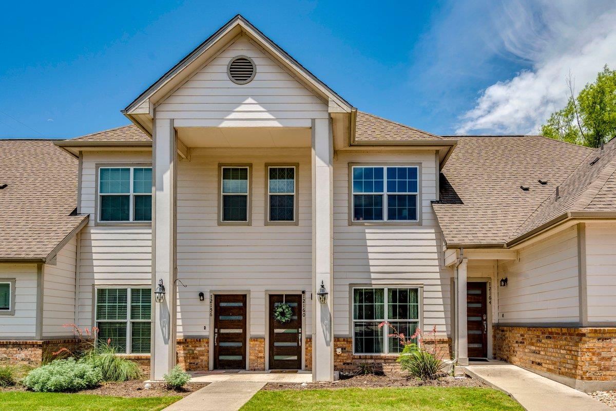 View 12160 Abbey Glen Ln in Victoria Glen 12160 Abbey Glen Ln - front exterior - Luxury home in Victoria Glen, Austin, TX