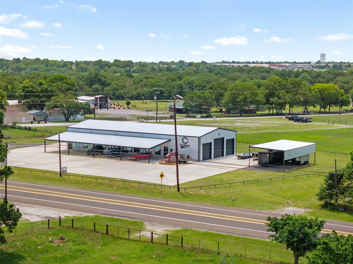 View 1229 State Highway 36 N Hwy in N/A 1229 State Highway 36 N Hwy - front exterior - Luxury home in N/A, Caldwell, TX