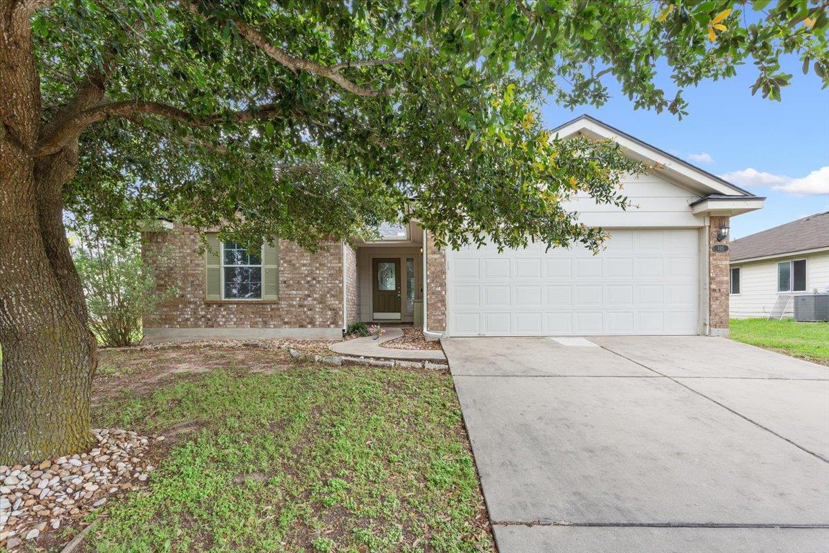 View 125 Bayliss ST in Glenwood Ph 4B 125 Bayliss ST - front exterior - Luxury home in Glenwood Ph 4B, Hutto, TX
