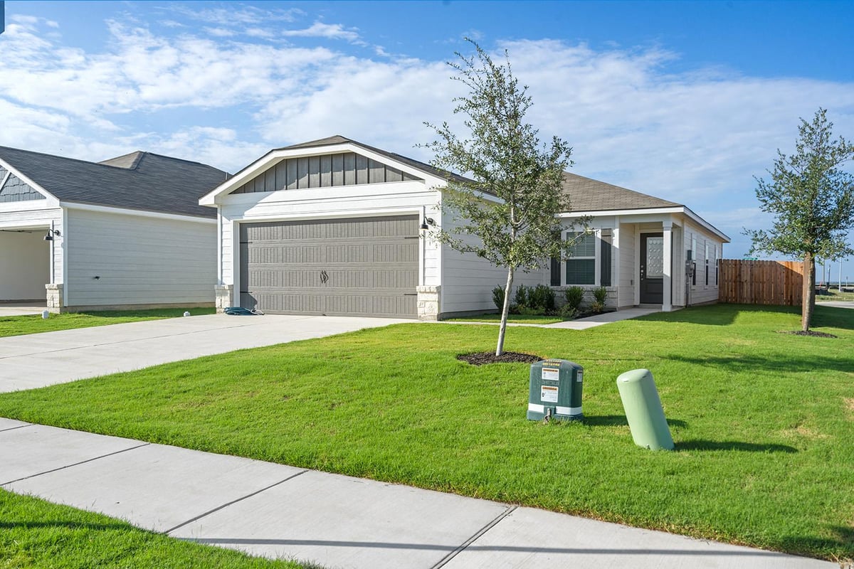 View 128 Paria CT in Colson Ranch 128 Paria CT - front exterior - Luxury home in Colson Ranch, Jarrell, TX