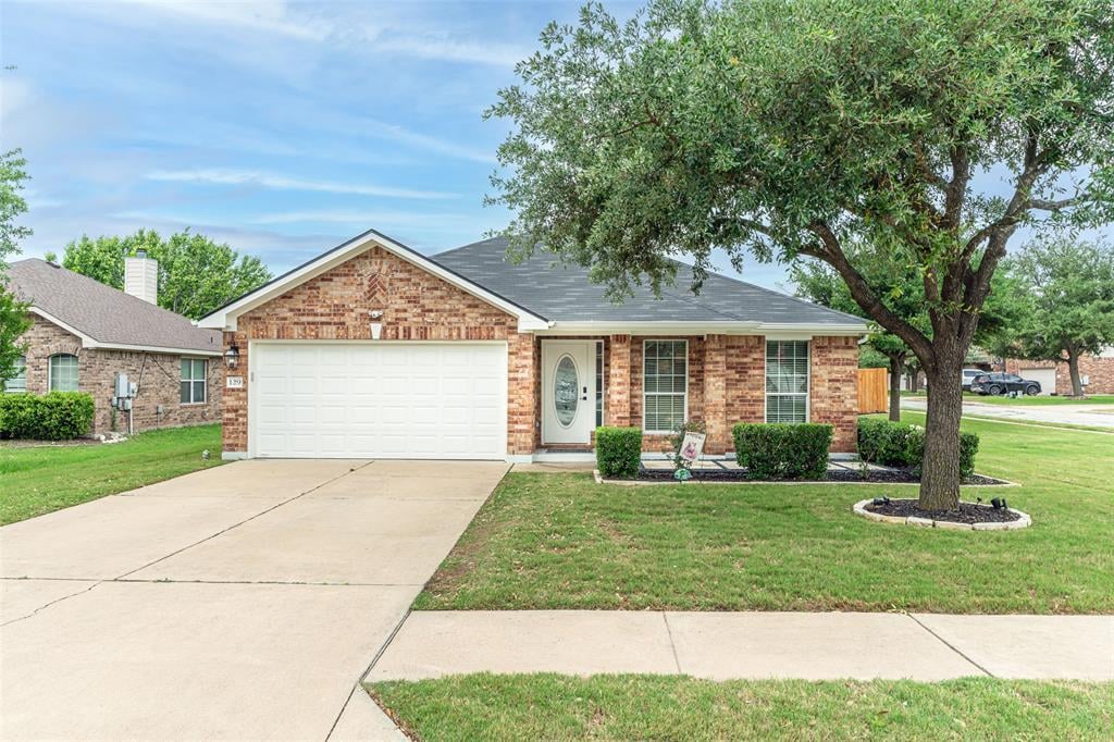 View 129 Aguilar DR in Legends Hutto Ph 02 129 Aguilar DR - front exterior - Luxury home in Legends Hutto Ph 02, Hutto, TX