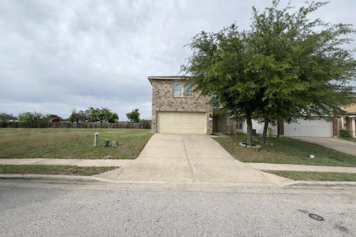 View 12952 Wedding Dr in Bell Farms Ph 2A Amd 12952 Wedding Dr - front exterior - Luxury home in Bell Farms Ph 2A Amd, Manor, TX