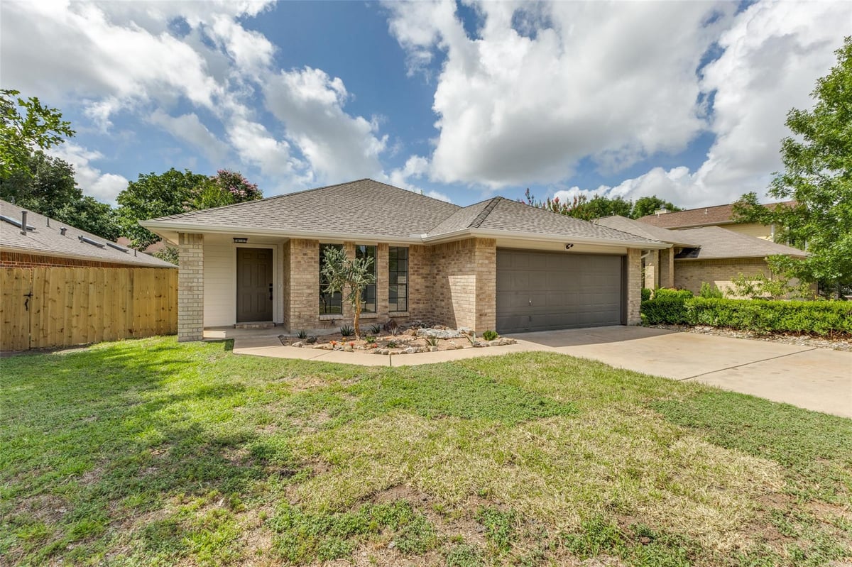 View 13309 Fieldgate Dr in Harris Ridge Ph 01 Sec 01 13309 Fieldgate Dr - front exterior - Luxury home in Harris Ridge Ph 01 Sec 01, Austin, TX