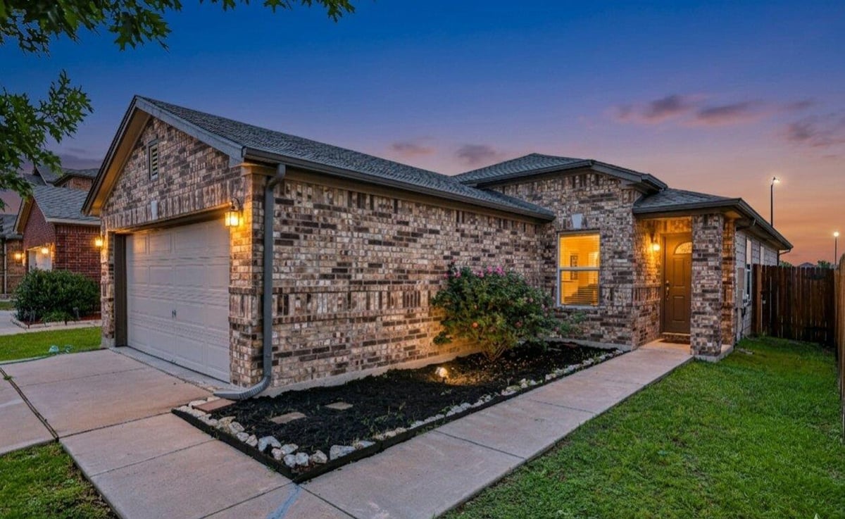View 13637 Abraham Lincoln ST in Presidential Meadows Sec 6 13637 Abraham Lincoln ST - front exterior - Luxury home in Presidential Meadows Sec 6, Manor, TX