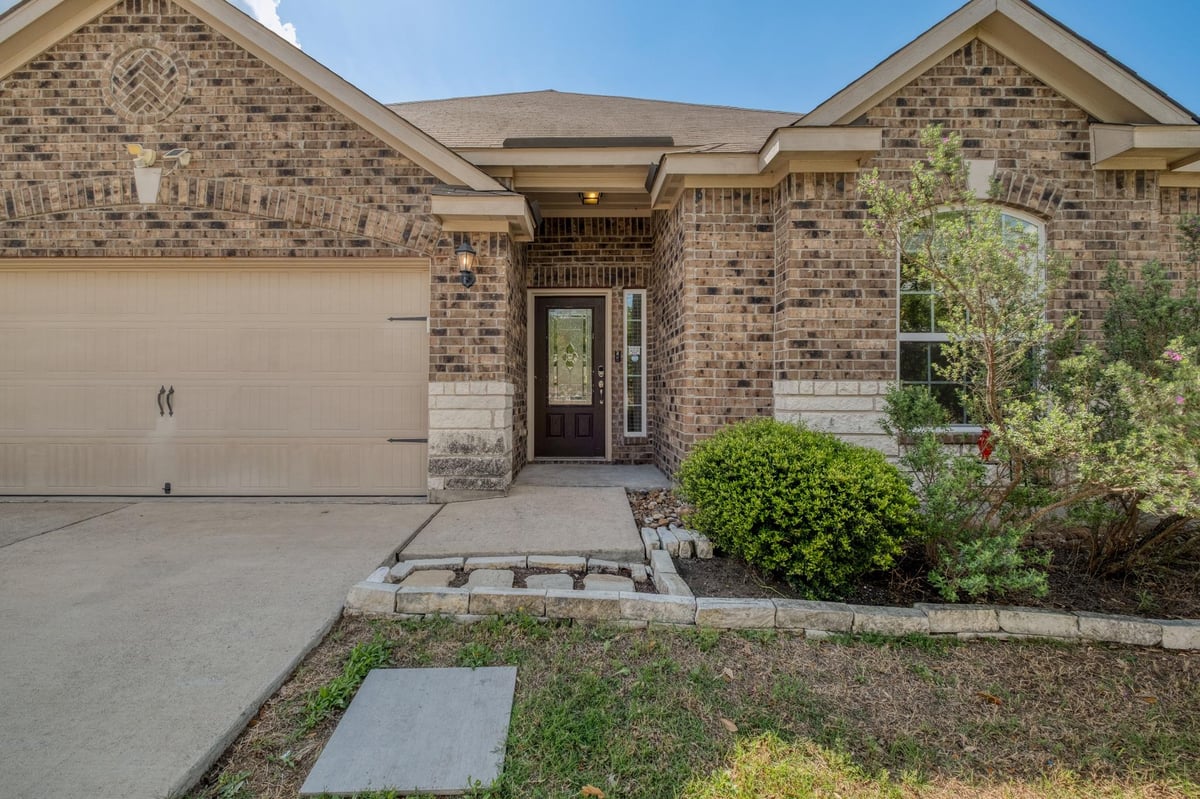 View 13709 Nelson Houser ST in Presidential Glen Ph 4a 13709 Nelson Houser ST - front exterior - Luxury home in Presidential Glen Ph 4a, Manor, TX