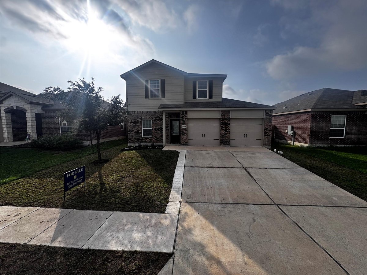 View 13713 Henry A Wallace LN in Presidential Glen Ph 7 13713 Henry A Wallace LN - front exterior - Luxury home in Presidential Glen Ph 7, Manor, TX