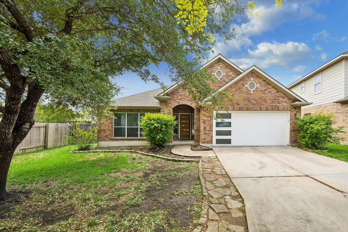 View 13800 Shadowlawn Trce SE in Shadowglen Ph 1 Sec 1A,2A 13800 Shadowlawn Trce SE - front exterior - Luxury home in Shadowglen Ph 1 Sec 1A,2A, Manor, TX