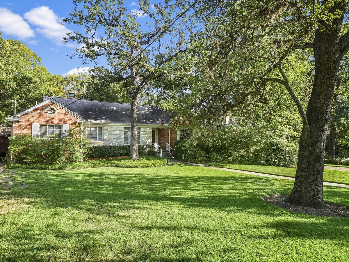 View 1401 Elton Ln in Tarrytown 1401 Elton Ln - front exterior - Luxury home in Tarrytown, Austin, TX