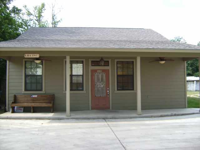 View 1404 Pine ST 1404 Pine ST - front exterior - Luxury home in Bastrop, TX