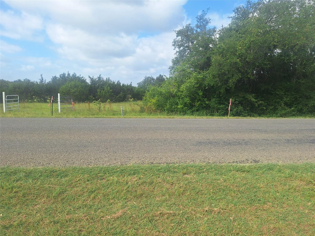 View 1483 County Road 281 Rd in JENKS, J. SUR., 1483 County Road 281 Rd - front exterior - Luxury lot in JENKS, J. SUR.,, Leander, TX