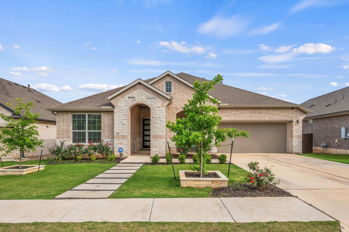 View 1621 Weavers BND in LIVELY RANCH 1621 Weavers BND - front exterior - Luxury home in LIVELY RANCH, Georgetown, TX