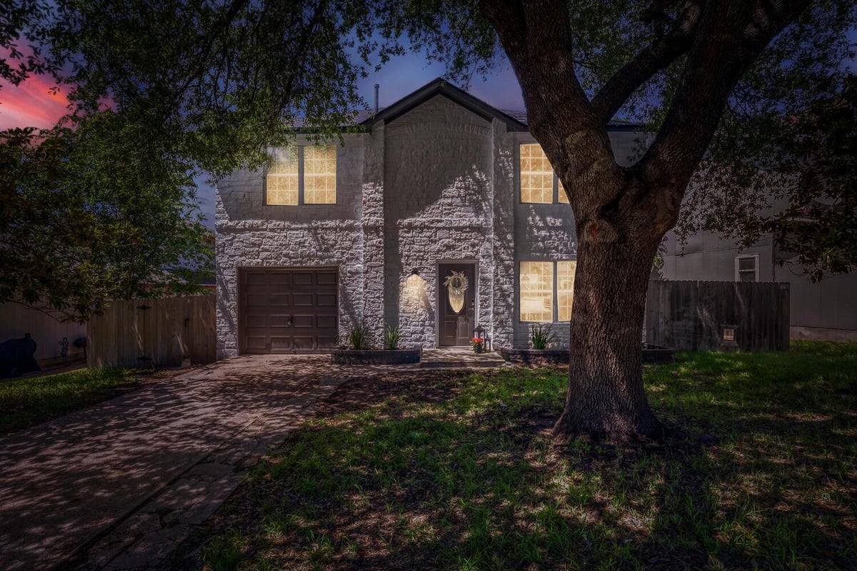 View 1626 Parkfield CIR in Windy Park Sec 2 1626 Parkfield CIR - front exterior - Luxury home in Windy Park Sec 2, Round Rock, TX