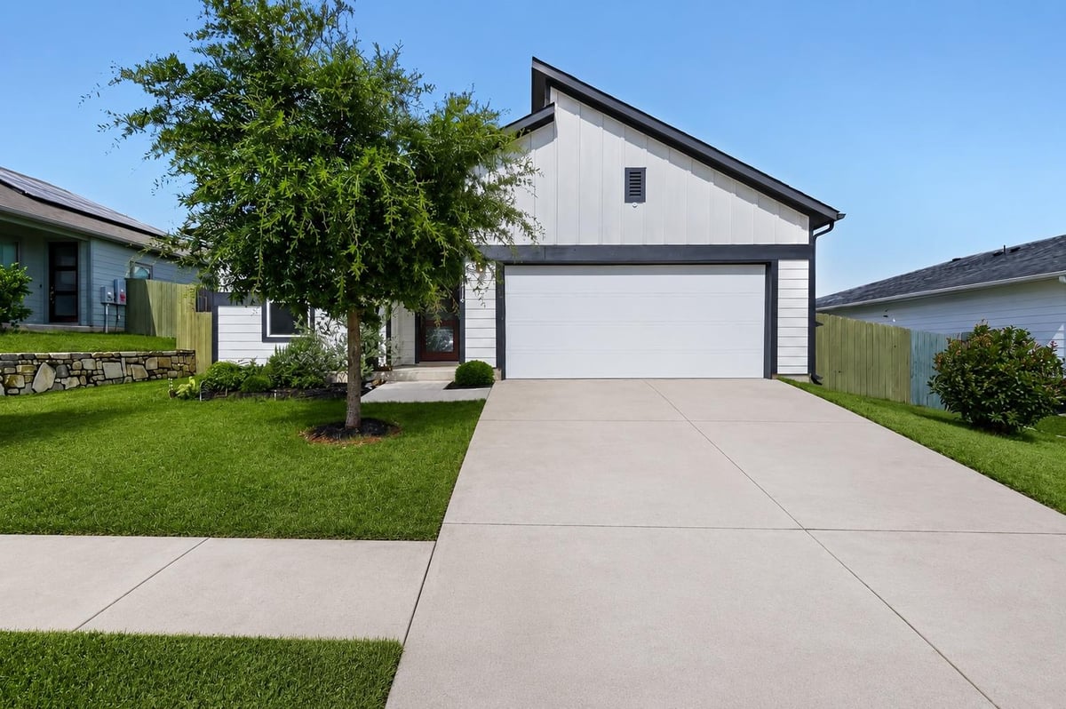 View 16516 Glimmering RD in Whisper Valley Village 1 Ph 1 16516 Glimmering RD - front exterior - Luxury home in Whisper Valley Village 1 Ph 1, Manor, TX