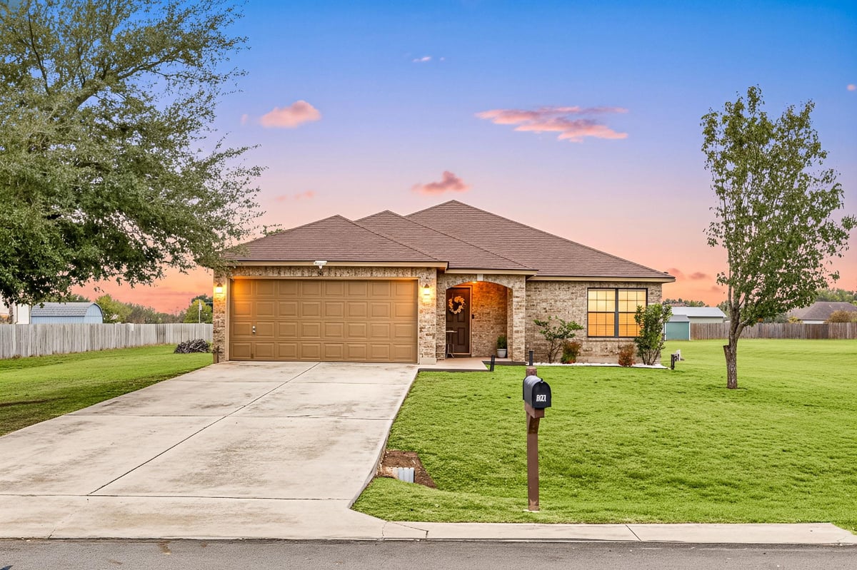 View 166 Kristen Dr in High Meadows Sec 3 166 Kristen Dr - front exterior - Luxury home in High Meadows Sec 3, Kyle, TX