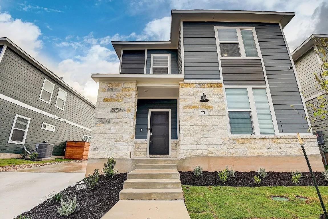 View 171 Santa Julia in Plum Creek Ph 2 Sec 2 171 Santa Julia - front exterior - Luxury home in Plum Creek Ph 2 Sec 2, Kyle, TX