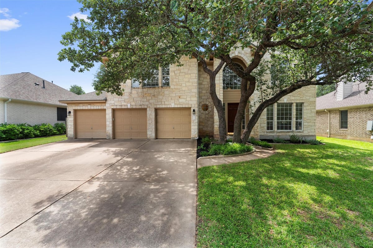 View 17112 Crescent Heights Trl in Oak Brook Sec 1 17112 Crescent Heights Trl - front exterior - Luxury home in Oak Brook Sec 1, Austin, TX