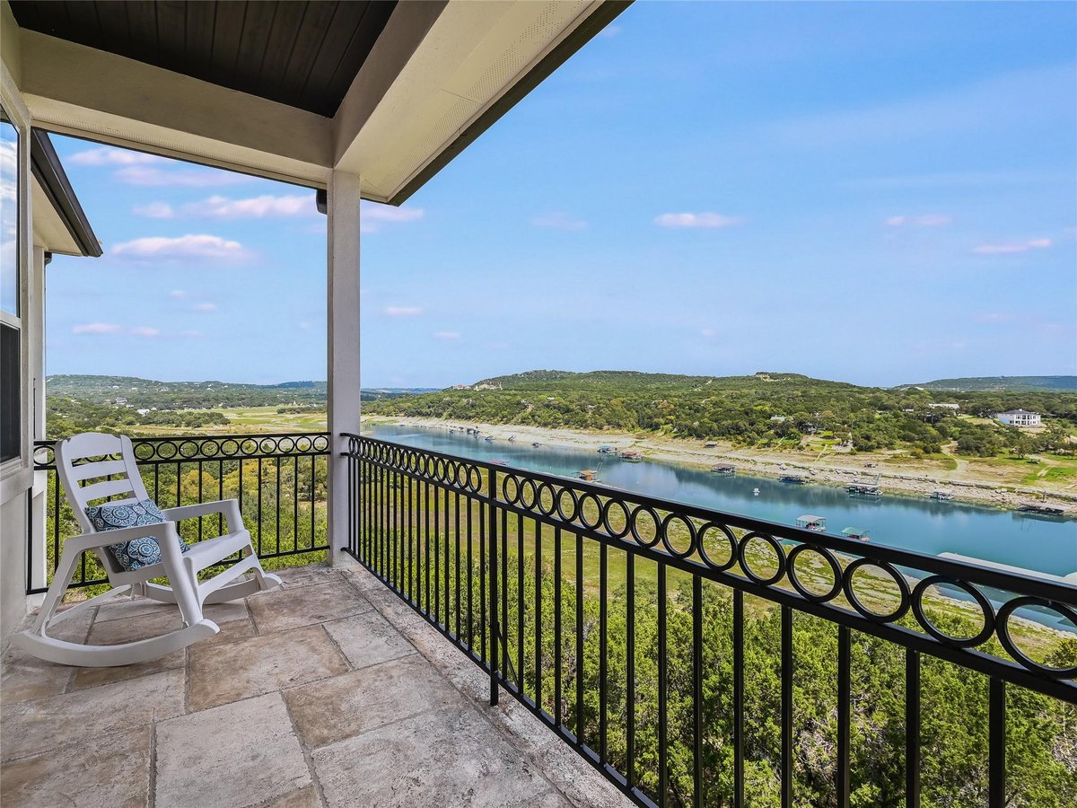 View 17545 E Reed Parks Rd Unit #5 in Villas At Harbor Marina Condom 17545 E Reed Parks Rd Unit #5 - front exterior - Luxury home in Villas At Harbor Marina Condom, Jonestown, TX