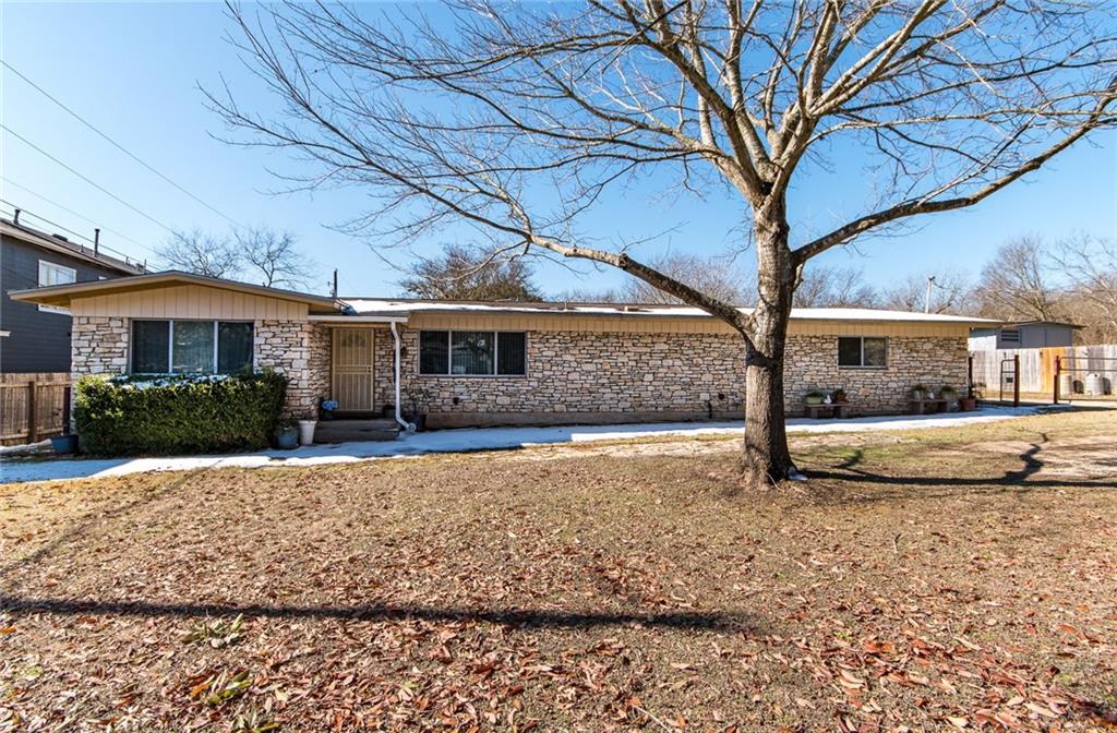 View 1809 Matthews Ln in Small Acreage Parcels 1809 Matthews Ln - front exterior - Luxury home in Small Acreage Parcels, Austin, TX