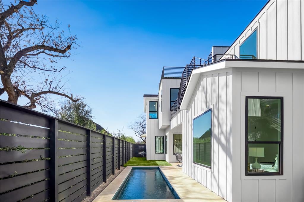 View 1816 W 11th St Unit #A in Maas Add 1816 W 11th St Unit #A - front exterior - Luxury home in Maas Add, Austin, TX