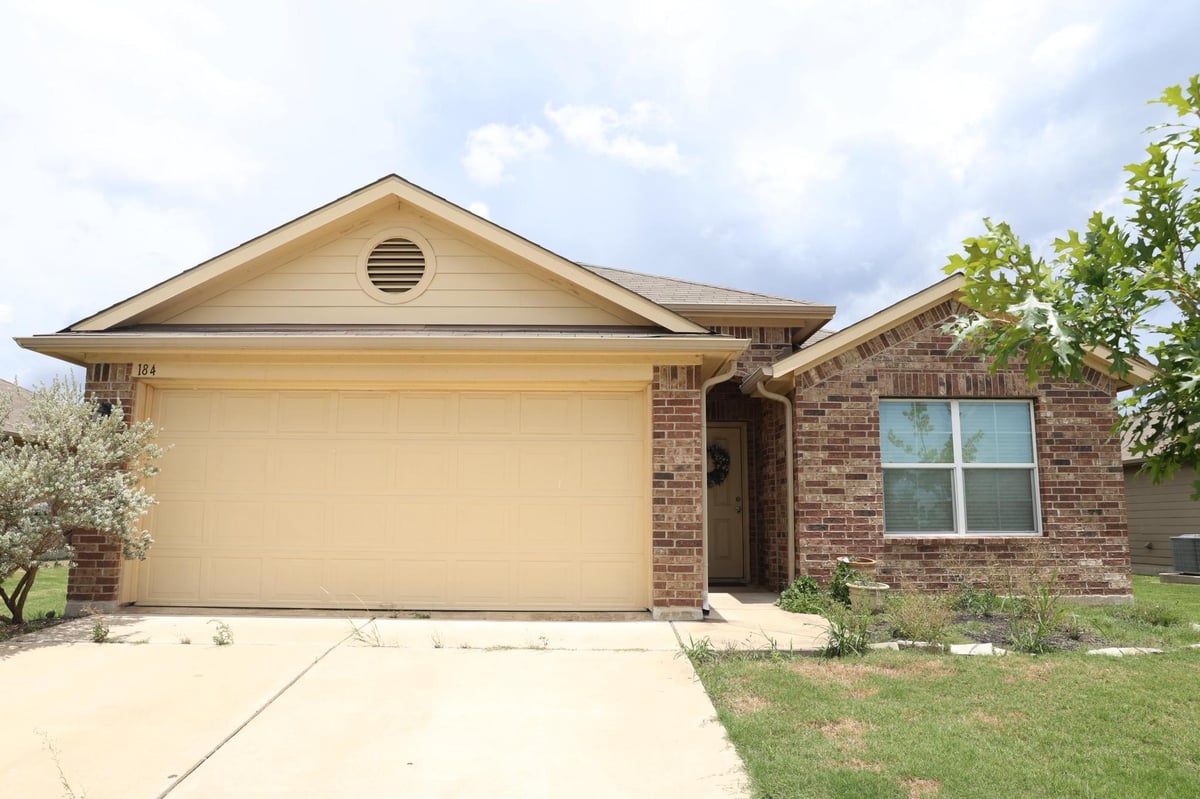 View 184 Voss St in Post Oak Sub Ph 6 184 Voss St - front exterior - Luxury home in Post Oak Sub Ph 6, Kyle, TX