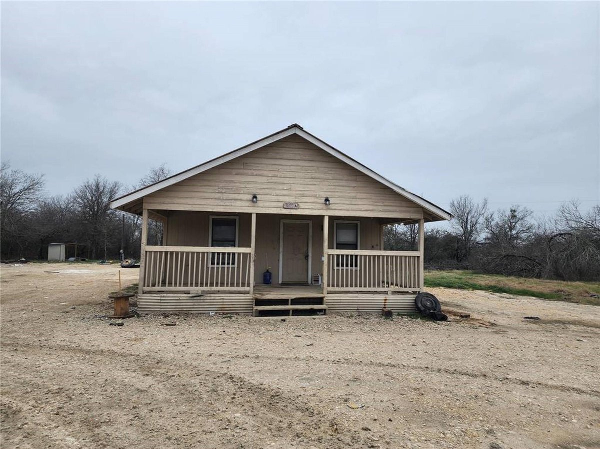 View 18501 Blake Manor Rd in No 18501 Blake Manor Rd - front exterior - Luxury home in No, Manor, TX
