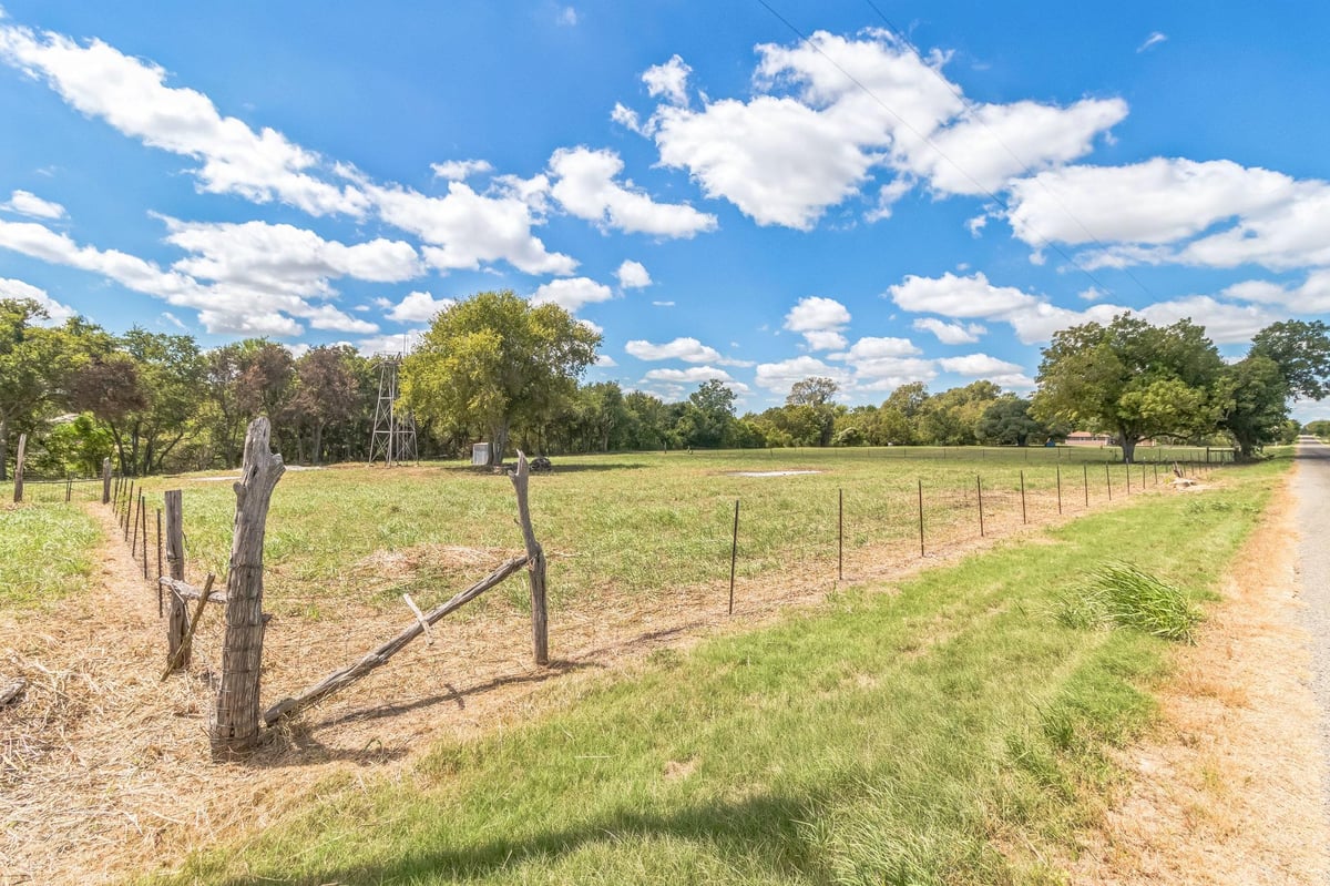 View 1900 County Road 330 in Granger 1900 County Road 330 - front exterior - Luxury lot in Granger, Granger, TX