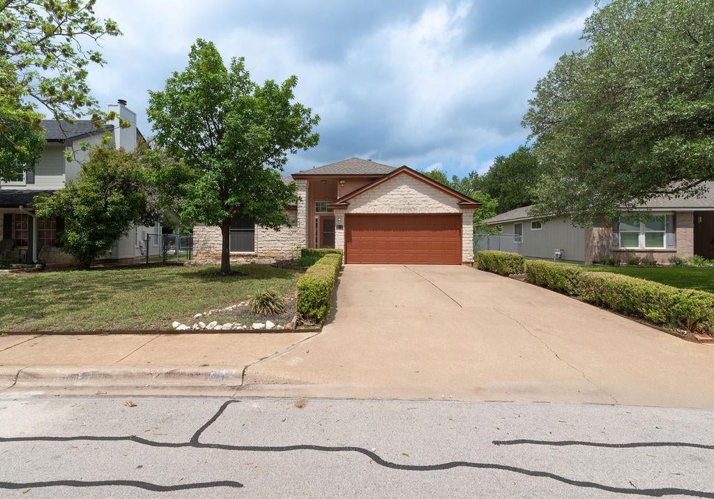 View 1902 Hollow Tree Blvd in Sam Bass Trails Sec 01 1902 Hollow Tree Blvd - front exterior - Luxury home in Sam Bass Trails Sec 01, Round Rock, TX