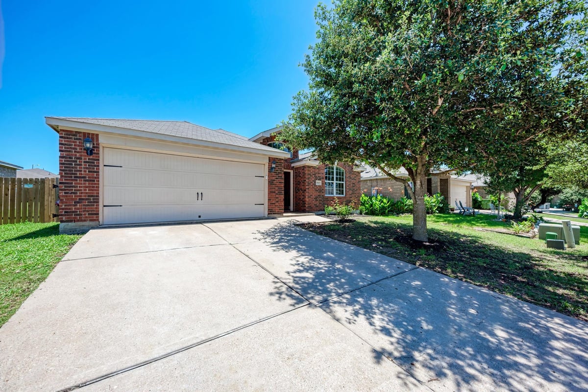View 19413 James Manor ST in Presidential Glen Ph 1a 19413 James Manor ST - front exterior - Luxury home in Presidential Glen Ph 1a, Manor, TX