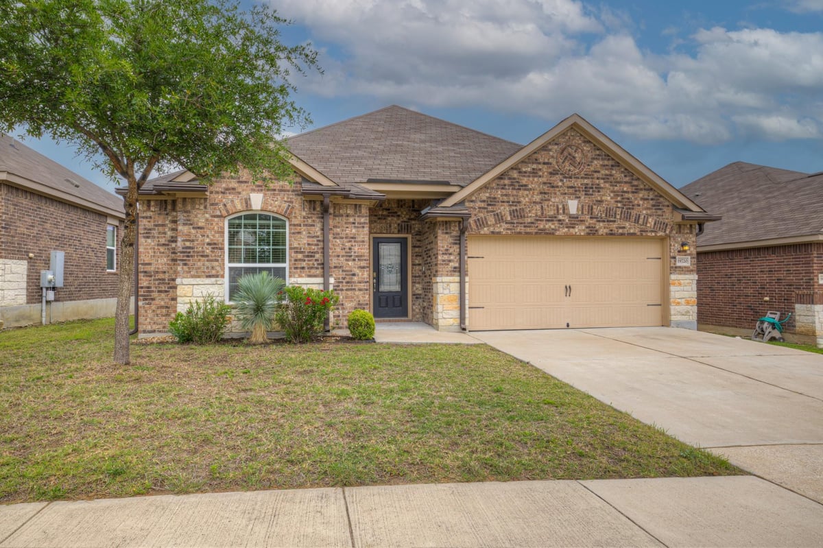 View 19720 Wt Gallaway St in Presidential Glen Ph 4B 19720 Wt Gallaway St - front exterior - Luxury home in Presidential Glen Ph 4B, Manor, TX