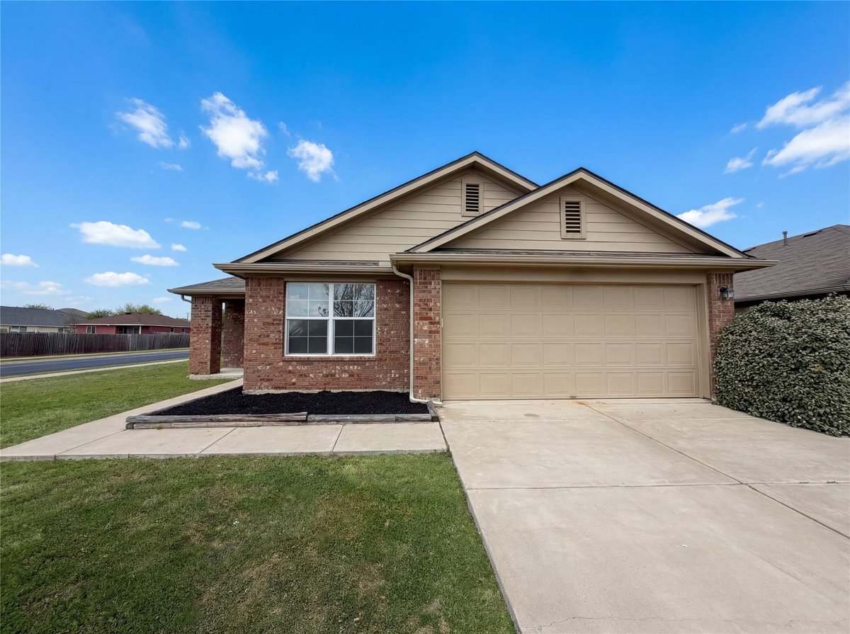 View 201 Camellia Dr in GLENWOOD PH 6B 201 Camellia Dr - front exterior - Luxury home in GLENWOOD PH 6B, Hutto, TX
