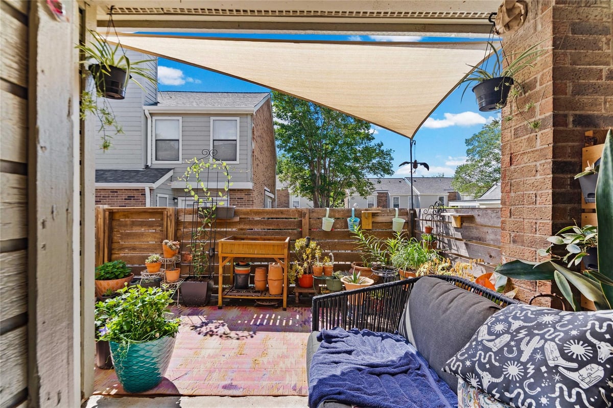 View 2018 W Rundberg LN Unit #4B in Willowbrook North Twnhms 2018 W Rundberg LN Unit #4B - front exterior - Luxury home in Willowbrook North Twnhms, Austin, TX