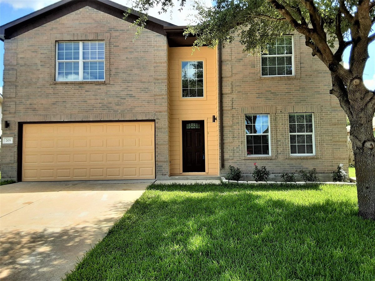 View 205 Rinehardt St in Huttoparke Sec 02 205 Rinehardt St - front exterior - Luxury home in Huttoparke Sec 02, Hutto, TX