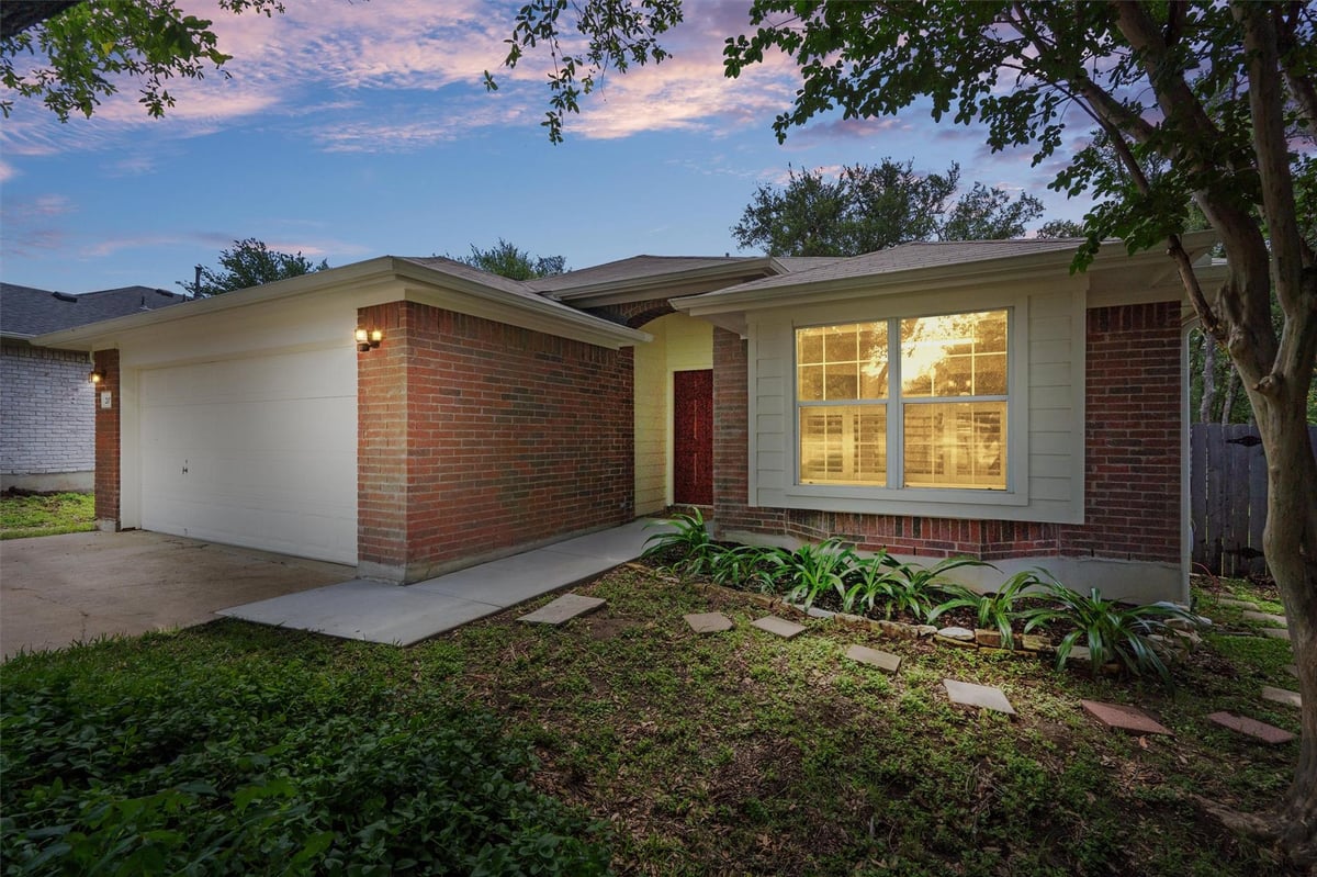 View 207 Antietam DR in Shenandoah Sub Ph V 207 Antietam DR - front exterior - Luxury home in Shenandoah Sub Ph V, Elgin, TX