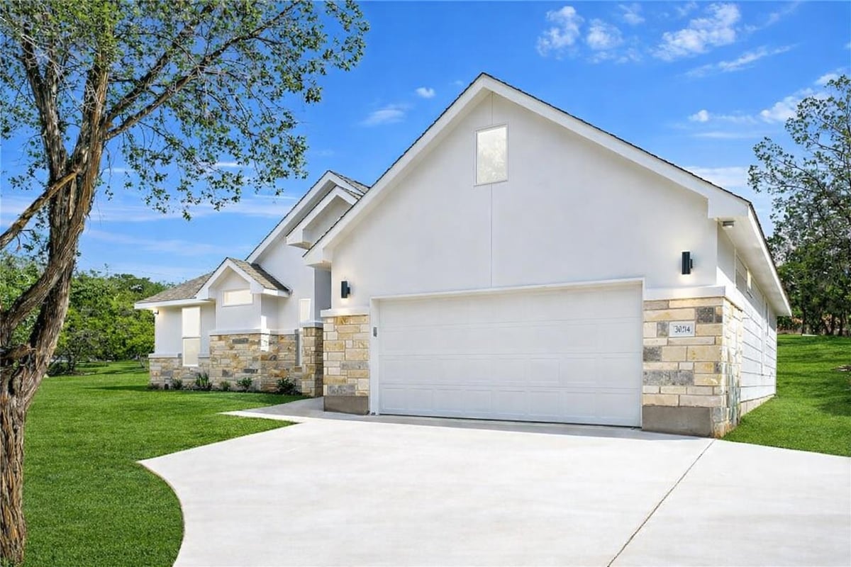View 20714 Northland DR in Lago Vista Estates Sec 06 20714 Northland DR - front exterior - Luxury home in Lago Vista Estates Sec 06, Lago Vista, TX